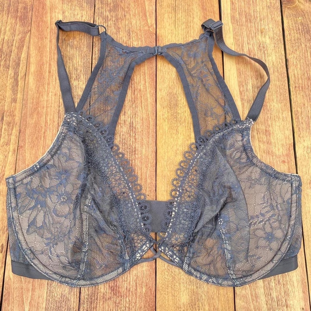 Victoria’s Secret dainty unlined plunge bra size 34DDD